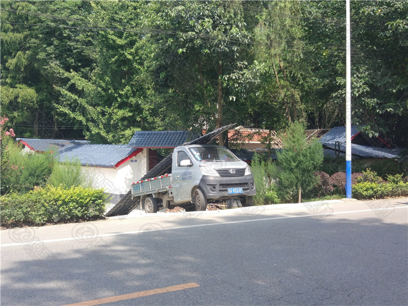 溫江區(qū)府通路政府舊房改造合成樹(shù)脂瓦案例
