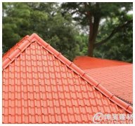新建房屋頂用樹脂瓦還是彩鋼瓦，選對了就能節(jié)約一兩千元
